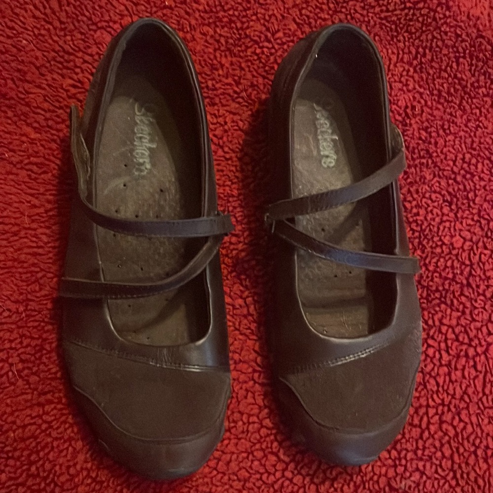 Brown Skechers shoes